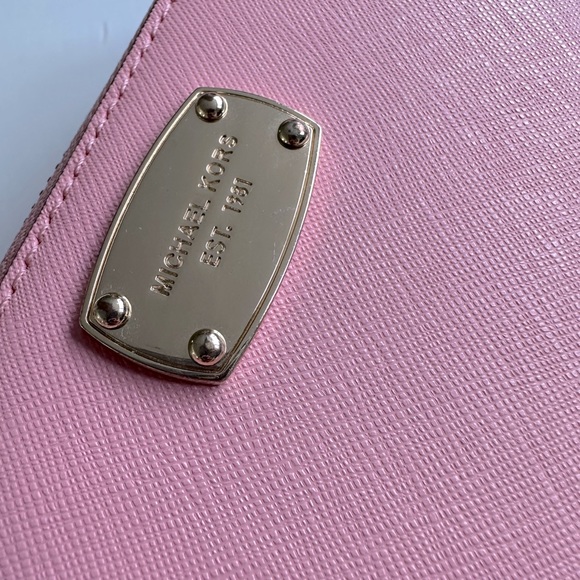 Authentic Pale Pink Michael Kors Wallet - Picture 11 of 11